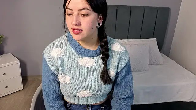 Snapshot of Alli_cooper chatting on 12, 6, 2026 Alli cooper online show from 12, 6, 2026