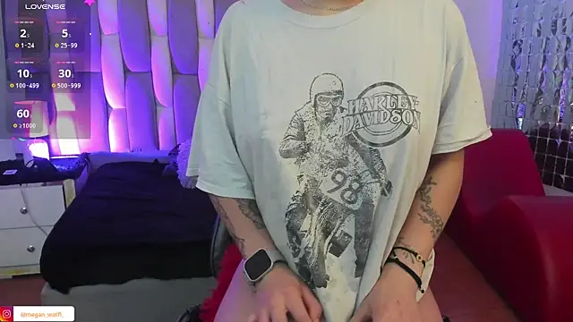 Megan wolf1  online show from 26, 2, 2025