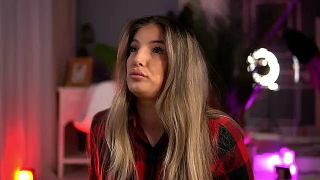 KellyMathews online show from 26, 9, 2025