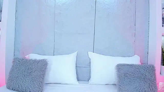 MiaCollson online show from 15, 12, 2025