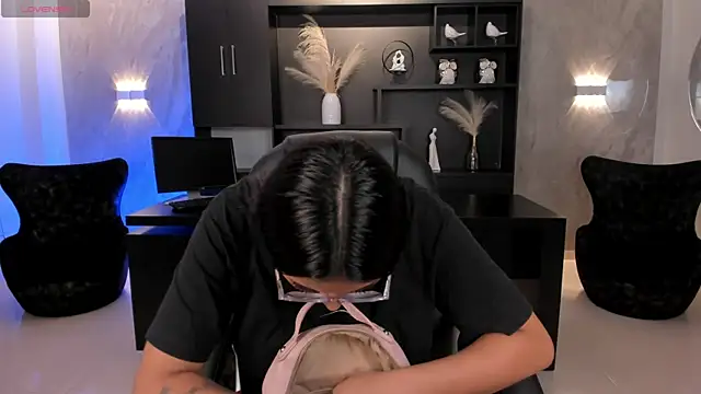 AmberLewis  online show from 4, 10, 2025