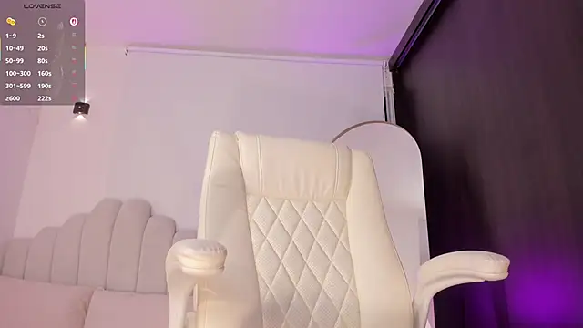 Snapshot of AmberLewis_ chatting on 28, 4, 2026 AmberLewis online show from 28, 4, 2026