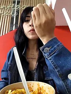 chaymae nah  online show from 18, 4, 2026