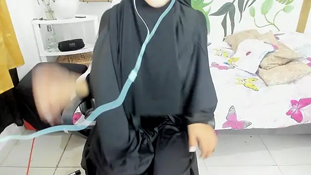 chaymae nah  online show from 19, 10, 2025