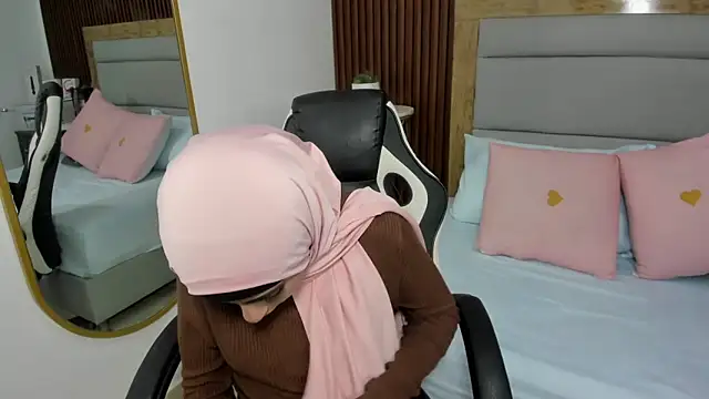 chaymae nah  online show from 4, 3, 2025