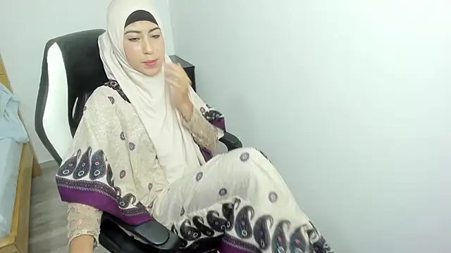 chaymae nah  online show from 10, 3, 2025