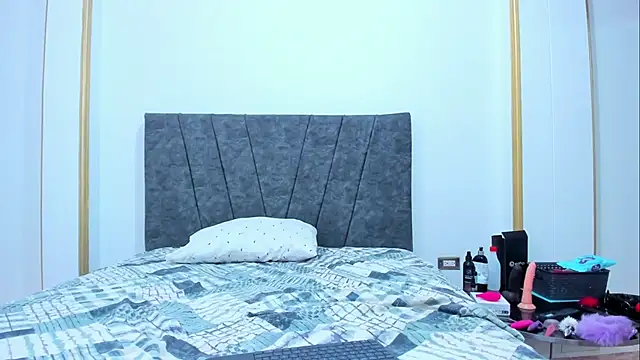 bella-black online show from 13, 10, 2025