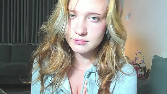 HanahCute online show from 5, 3, 2025