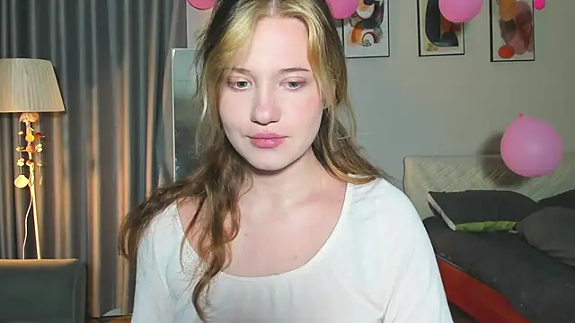 HanahCute online show from 3, 3, 2025