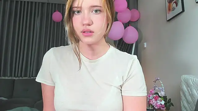 HanahCute online show from 5, 3, 2025