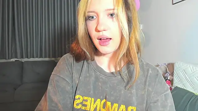 HanahCute online show from 13, 3, 2025