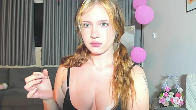 HanahCute online show from 15, 3, 2025