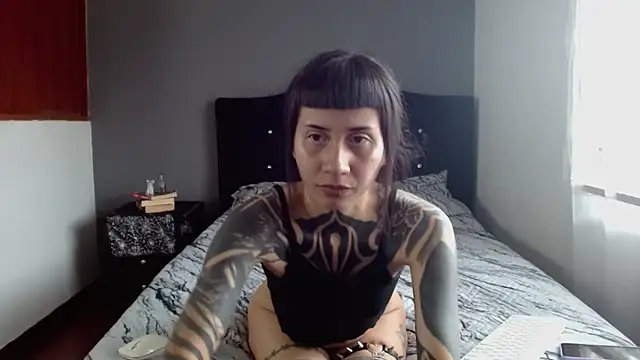 Emilia 1995 online show from 22, 9, 2025