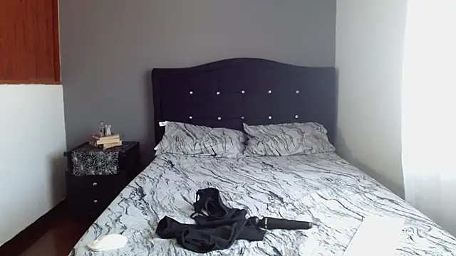 Emilia 1995 online show from 11, 11, 2025