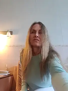 Evelina cute online show from 5, 10, 2025