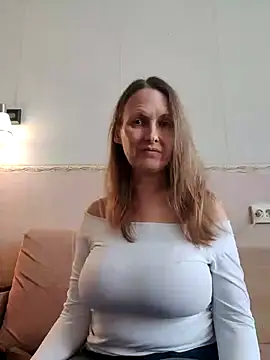 Evelina cute online show from 26, 2, 2025