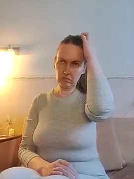 Evelina cute online show from 10, 2, 2026