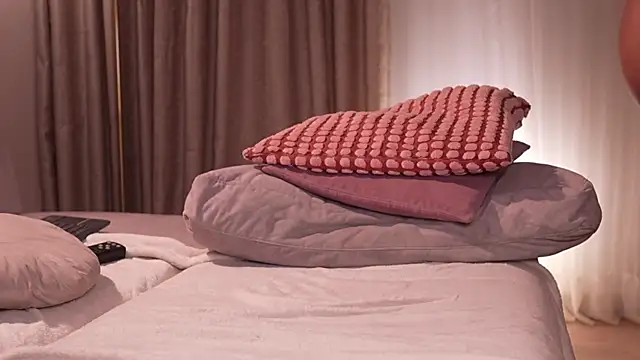 Snapshot of pauline__7 chatting on 12, 2, 2026 pauline 7 online show from 12, 2, 2026