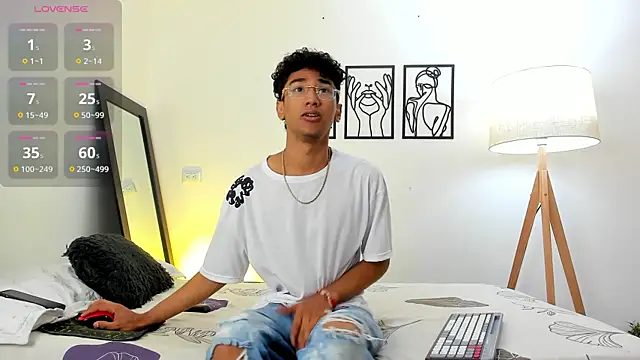 harrytwink18 online show from 8, 1, 2026