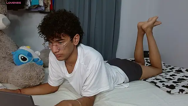 harrytwink18 online show from 7, 4, 2026