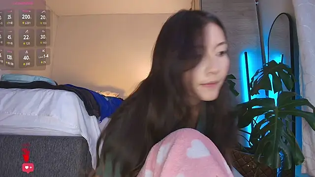 Snapshot of HelennaMoon_ chatting on 19, 12, 2025 HelennaMoon online show from 19, 12, 2025