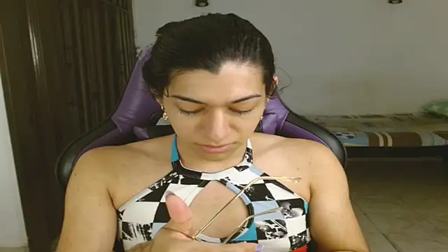 engielphoenis14 online show from 1, 10, 2025