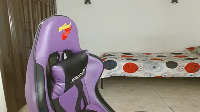 engielphoenis14 online show from 8, 9, 2025