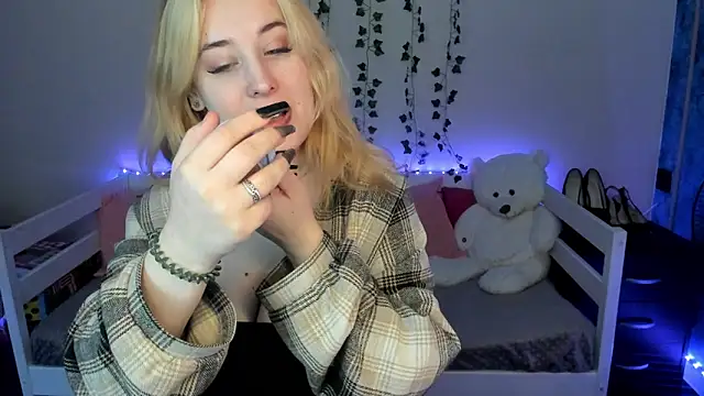 Emily Gin online show from 24, 10, 2025