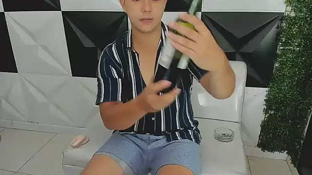 Dani cumboy online show from 10, 10, 2025