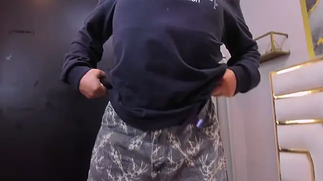 Snapshot of TomLondon_ chatting on 26, 11, 2025 TomLondon online show from 26, 11, 2025