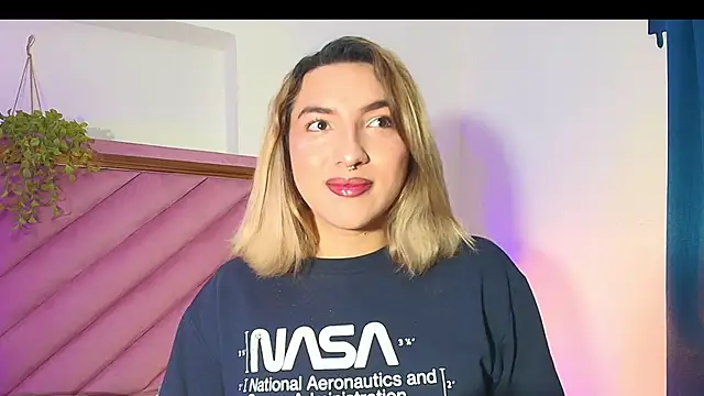 Snapshot of TomLondon_ chatting on 5, 11, 2025 TomLondon online show from 5, 11, 2025