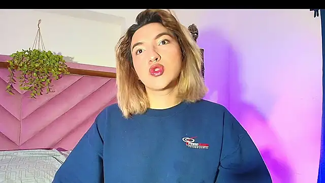 Snapshot of TomLondon_ chatting on 22, 10, 2025 TomLondon online show from 22, 10, 2025