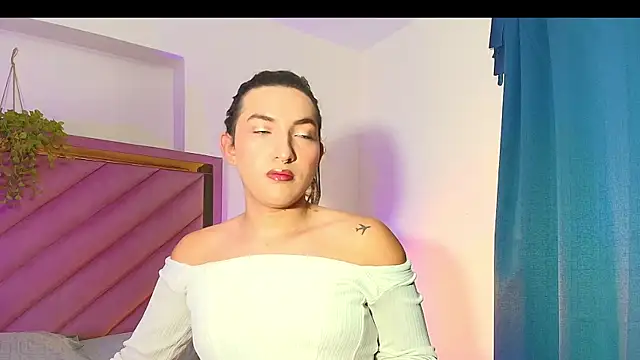 Snapshot of TomLondon_ chatting on 28, 10, 2025 TomLondon online show from 28, 10, 2025