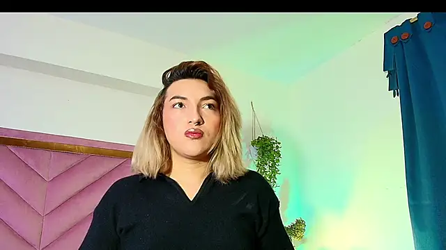 Snapshot of TomLondon_ chatting on 2, 10, 2025 TomLondon online show from 2, 10, 2025