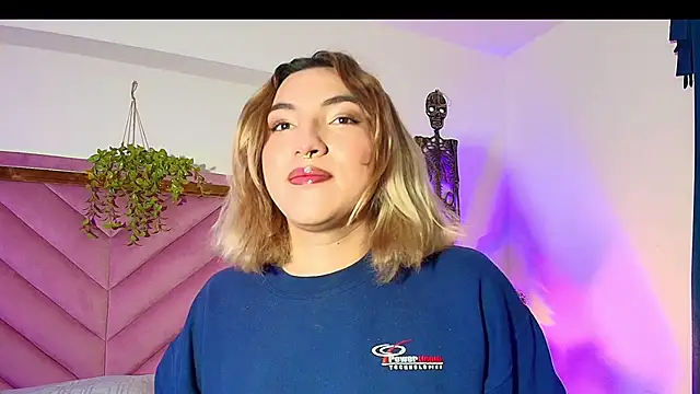 Snapshot of TomLondon_ chatting on 8, 10, 2025 TomLondon online show from 8, 10, 2025