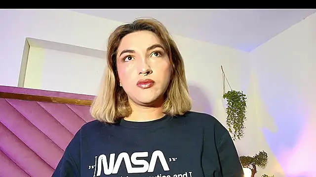 Snapshot of TomLondon_ chatting on 24, 9, 2025 TomLondon online show from 24, 9, 2025