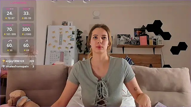 Girl alone home online show from 17, 11, 2025