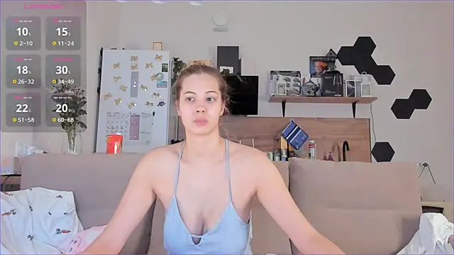 Girl alone home online show from 31, 10, 2025