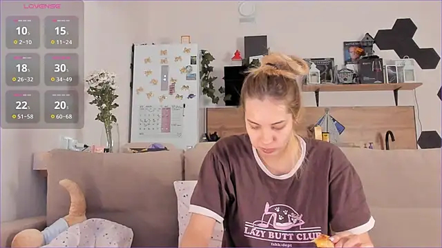 Girl alone home online show from 28, 10, 2025