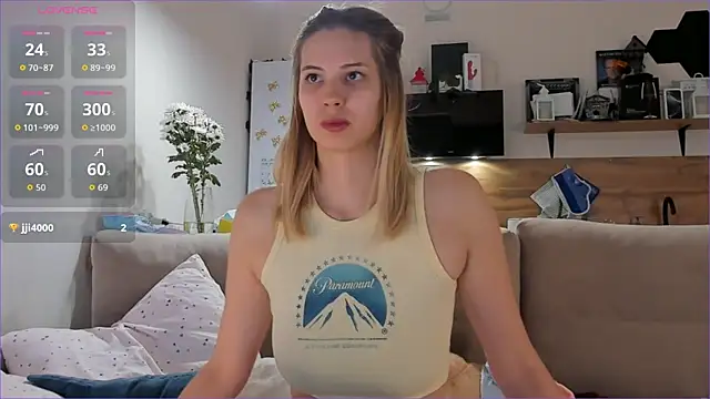 Girl alone home online show from 17, 10, 2025