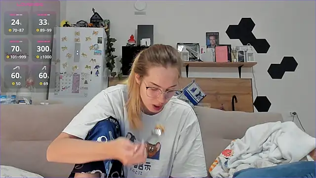 Snapshot of Girl_alone_home chatting on 20, 12, 2025 Girl alone home online show from 20, 12, 2025