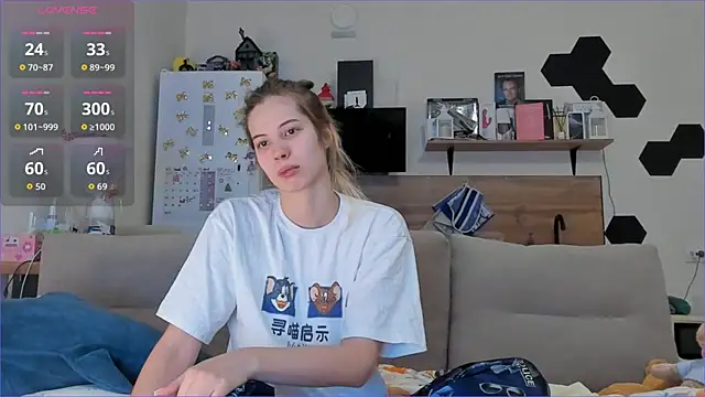 Snapshot of Girl_alone_home chatting on 19, 12, 2025 Girl alone home online show from 19, 12, 2025