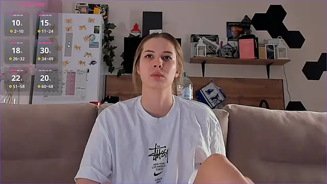 Girl alone home online show from 21, 11, 2025