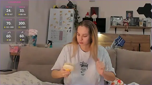 Snapshot of Girl_alone_home chatting on 13, 1, 2026 Girl alone home online show from 13, 1, 2026