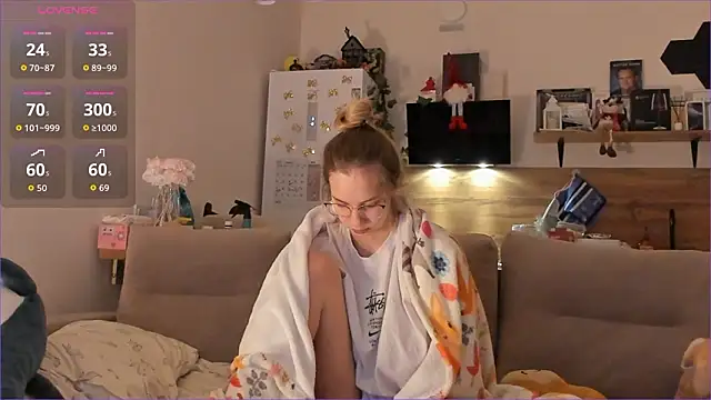 Snapshot of Girl_alone_home chatting on 15, 1, 2026 Girl alone home online show from 15, 1, 2026