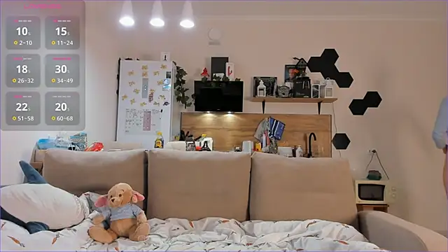 Girl alone home online show from 26, 9, 2025