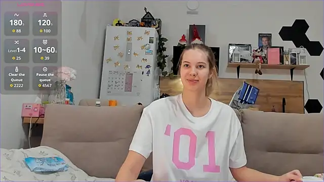 Snapshot of Girl_alone_home chatting on 8, 1, 2026 Girl alone home online show from 8, 1, 2026