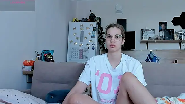 Girl alone home online show from 22, 5, 2026
