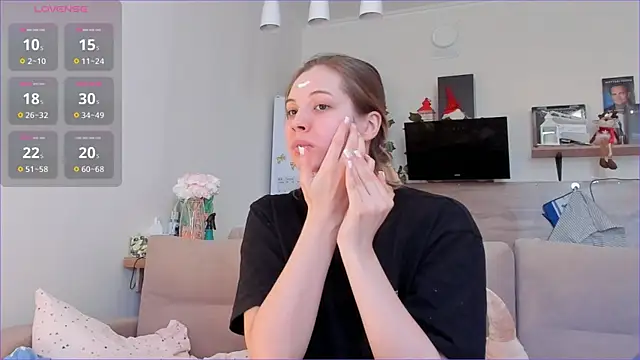 Snapshot of Girl_alone_home chatting on 20, 2, 2026 Girl alone home online show from 20, 2, 2026