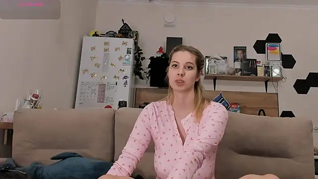 Snapshot of Girl_alone_home chatting on 28, 6, 2026 Girl alone home online show from 28, 6, 2026